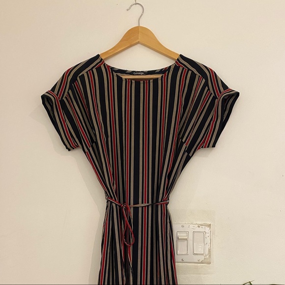 Mid length dress - Picture 1 of 5